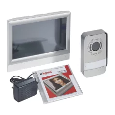   Legrand 2 vezetékes színes videó kaputelefon szett, 1 v. 2 lakásos, 10"-os érintőképernyős beltéri egységgel