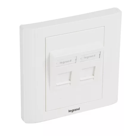 LEGRAND Linkeo süllyesztett szerelvény 2xRJ45 keystone port fogadására döntött fehér burkolattal és kerettel címketartóval