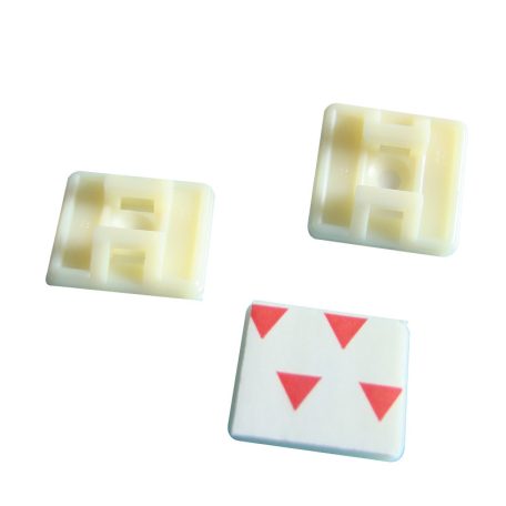 Tracon 26,5×26,5mm, d=4,3mm, PA6.6 TALP270-2 Öntapadós/csavarozható, 2oldalt fűzhető kötegelő talp, natúr 5997374179140
